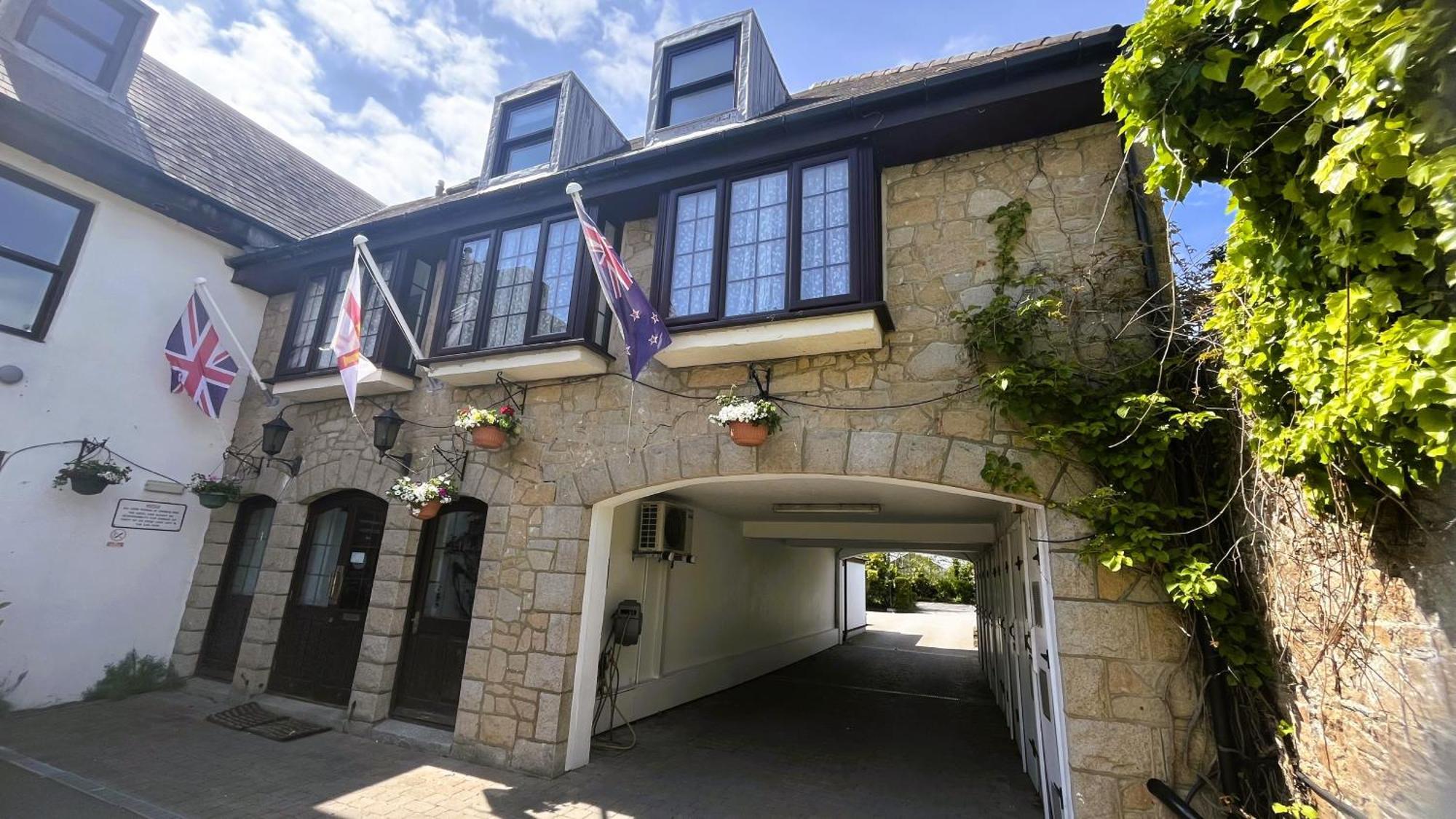 Le Friquet Hotel Castel Esterno foto